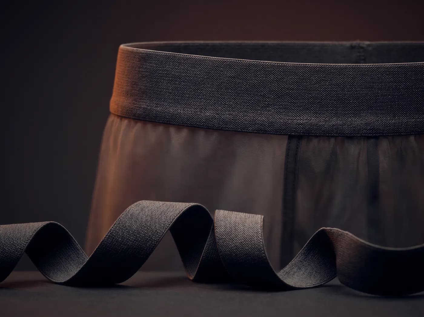 Plain woven elastic
